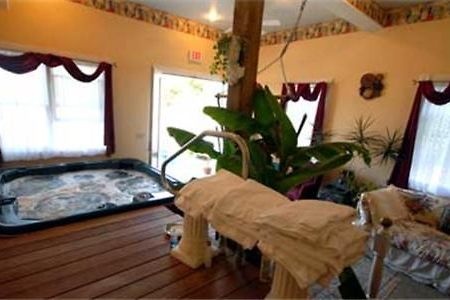 The Lion And The Rose Bed & Breakfast Whitefield Dış mekan fotoğraf