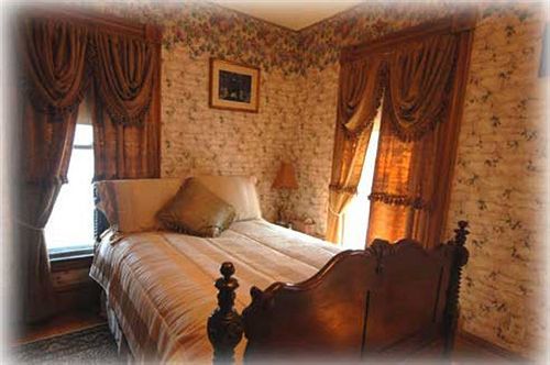 The Lion And The Rose Bed & Breakfast Whitefield Dış mekan fotoğraf