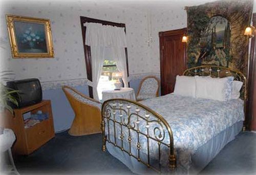 The Lion And The Rose Bed & Breakfast Whitefield Dış mekan fotoğraf