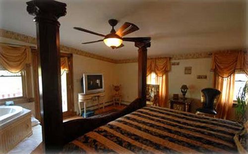 The Lion And The Rose Bed & Breakfast Whitefield Dış mekan fotoğraf