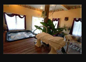 The Lion And The Rose Bed & Breakfast Whitefield Dış mekan fotoğraf